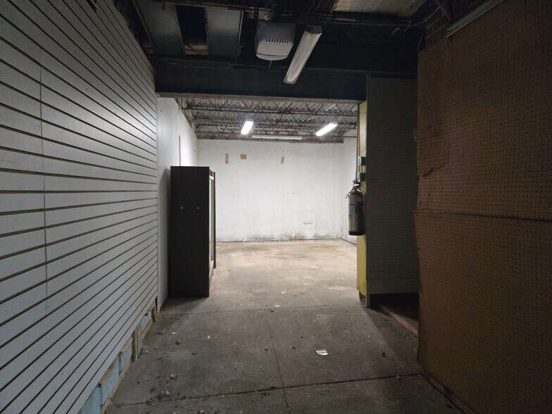 More Photos Of 508 Broad Ave, Ridgefield Storefront Retail Residential For Lease