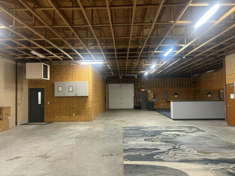 More Photos Of 7440 Central Business Park Dr, Norfolk Light Distribution For Lease