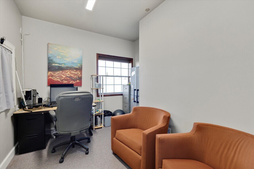 More Photos Of 113 N Elm St, Canby Restaurant For Lease