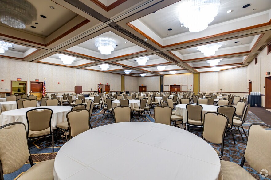 More Photos Of 75 E State St, Columbus Hotel For Sale