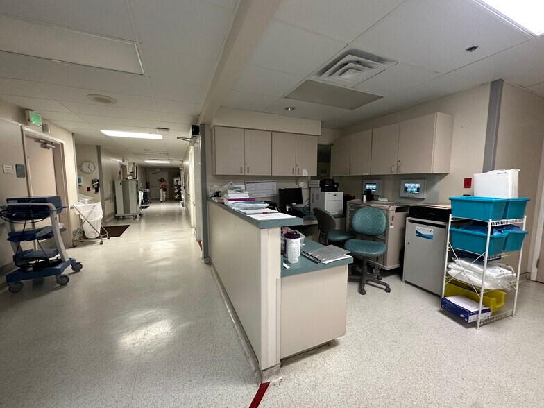 More Photos Of 1310 SE West Star Ave, Port Saint Lucie Hospital For Lease
