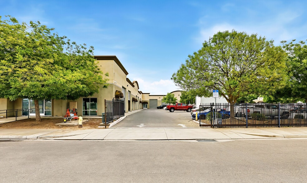 More Photos Of 2200-2248 MaryAnne Dr, Turlock Warehouse For Lease