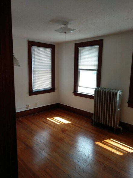 More Photos Of 203 Sanford St, Rochester Specialty For Sale