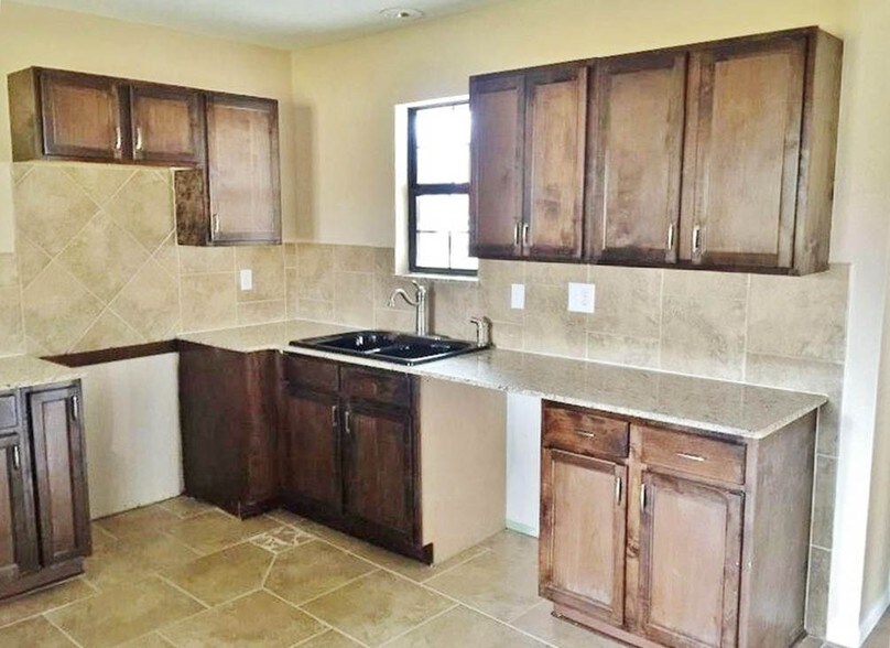 More Photos Of 207 N 10th St, Gatesville Specialty For Sale