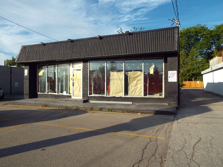 More Photos Of 944A Simcoe St N, Oshawa Freestanding For Lease
