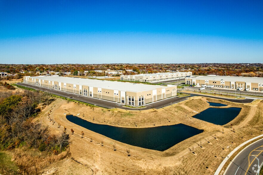 More Photos Of 905 N 69th St, Kansas City Distribution For Lease