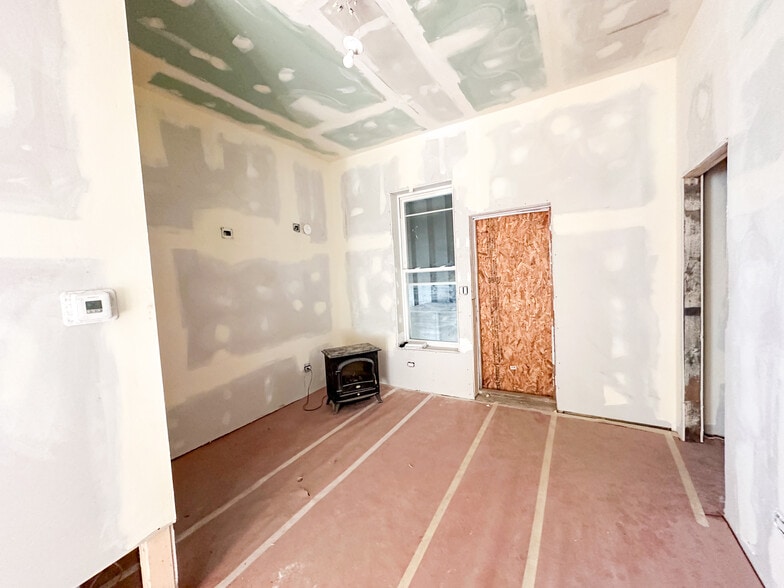 More Photos Of 8714 S Commercial Ave, Chicago Multifamily For Lease