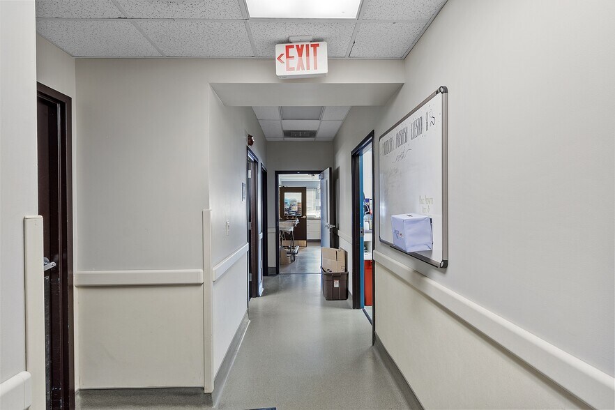 More Photos Of 180 Bear Hill Rd, Waltham Medical For Lease