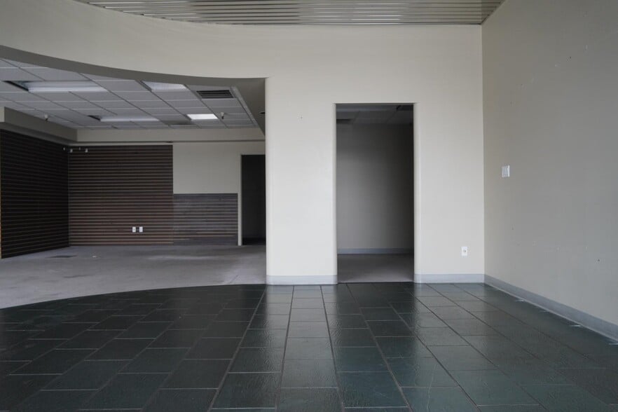 More Photos Of 1000 Melody Ln, Roseville General Retail For Lease