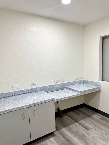 More Photos Of 2095 W Main St, League City Medical For Lease