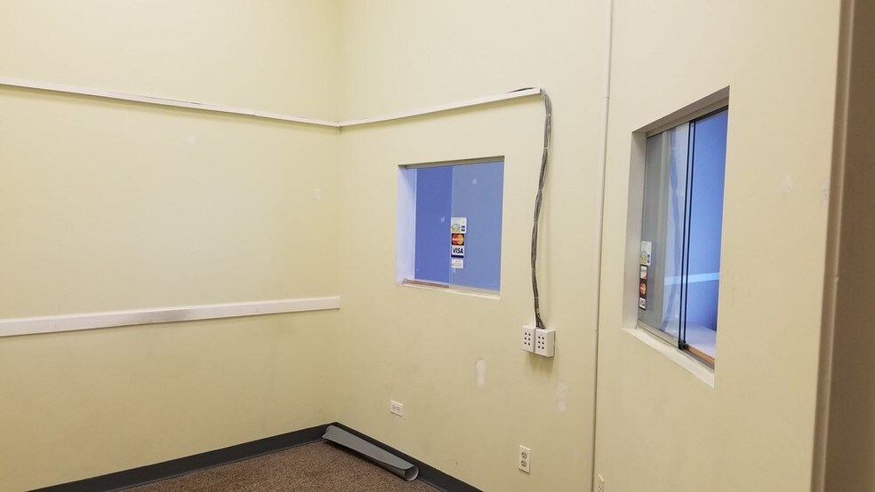 More Photos Of 2601-2709 W Grand Ave, Waukegan Unknown For Lease