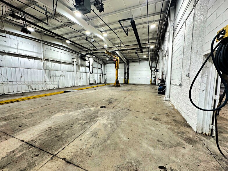 More Photos Of 170 W 18th St, Waterloo Industrial For Sale