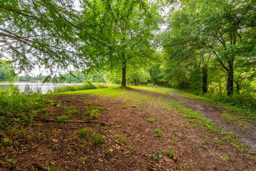 More Photos Of 565 Owens Gin Rd NE, Calhoun Lodge Meeting Hall For Sale