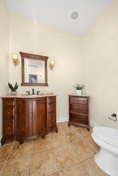 More Photos Of 16 Old Riverhead Rd, Westhampton Beach Office For Lease