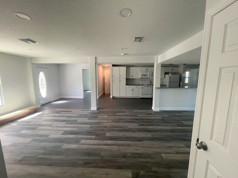 More Photos Of 2726 6th Ave W, Bradenton Office For Sale