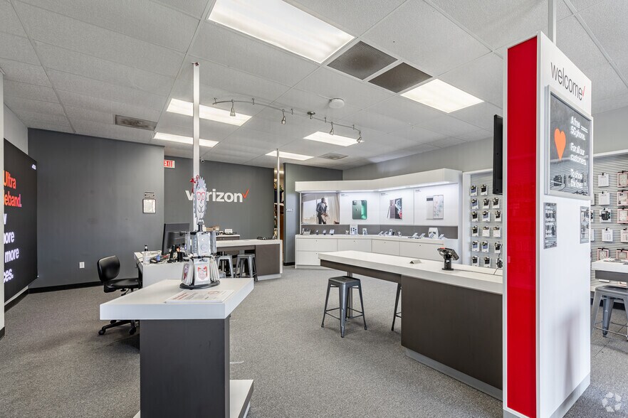 More Photos Of 3870-3998 Bremen Xing, Bremen General Retail For Sale