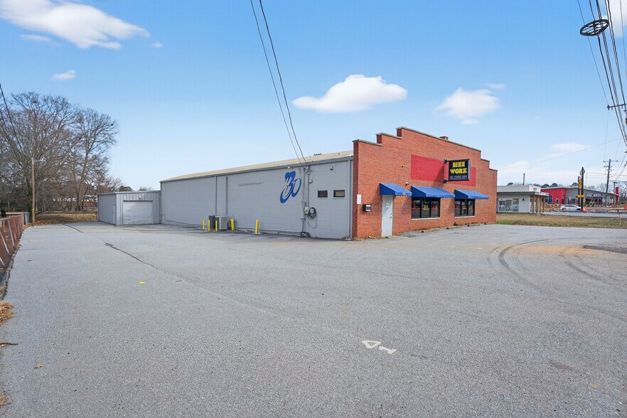 More Photos Of 1321 Union St, Spartanburg Freestanding For Lease