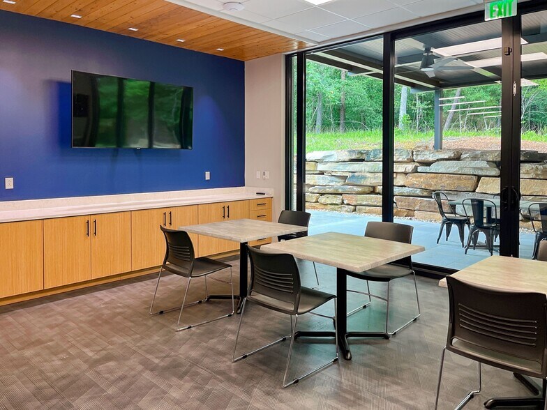 More Photos Of 1857 Commons North Dr, Tuscaloosa Office For Lease