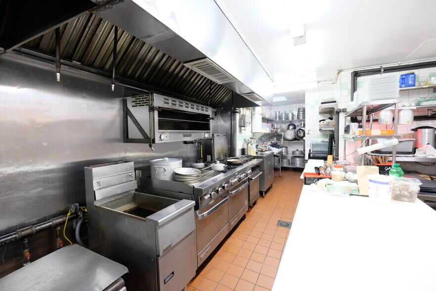 More Photos Of 358 W 23rd St, New York Multifamily For Sale