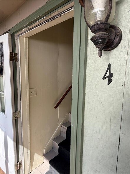 More Photos Of 35 Eaton Ave, Norwich Apartments For Sale