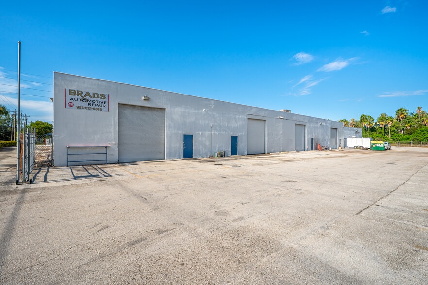 Primary Photo Of 2968 Ravenswood Rd, Fort Lauderdale Warehouse For Lease