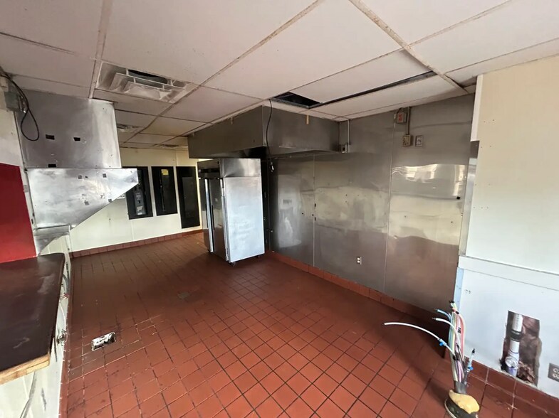 More Photos Of 1248 N Nappanee St, Elkhart Fast Food For Sale
