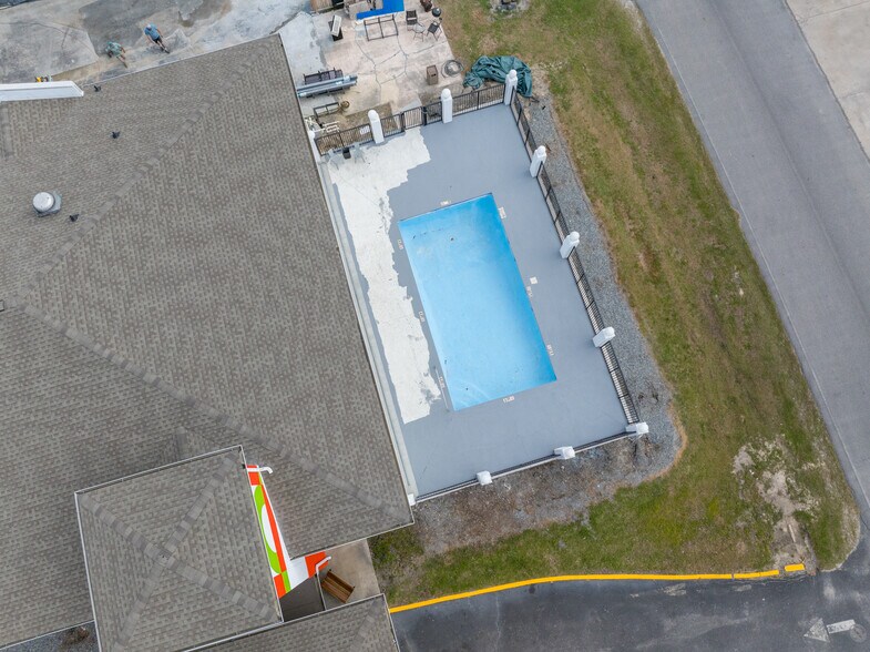 More Photos Of 53 Heritage St, Baxley Hotel For Sale