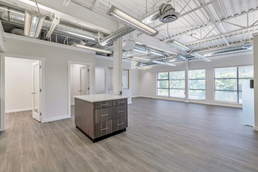 More Photos Of 16055 Fraser Hwy, Surrey Storefront Retail Office For Lease