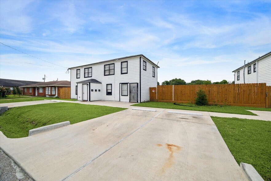 More Photos Of 904 Beverly Ave, Pasadena Apartments For Sale