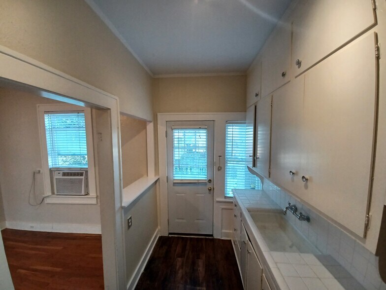 More Photos Of 127 W Magnolia Ave, San Antonio Apartments For Sale