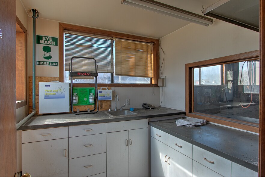 More Photos Of 1895 Frontage Rd, Mora Manufacturing For Sale