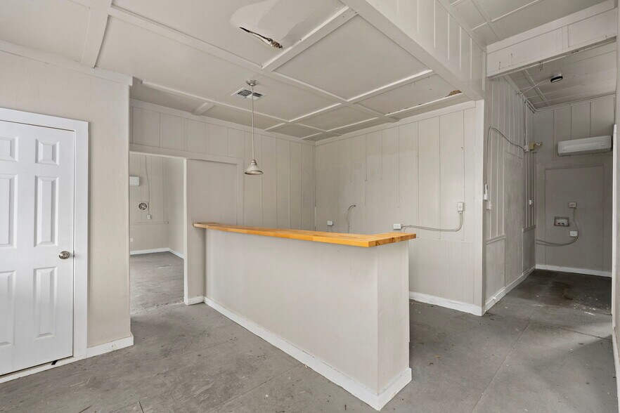 More Photos Of 901 N Saint Joseph St, Gonzales Office For Sale