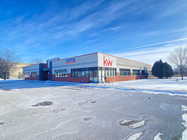 More Photos Of 517 N Westhill Blvd, Appleton Freestanding For Lease