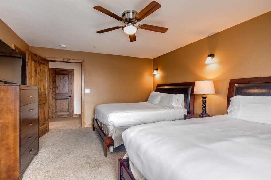 More Photos Of 1469 Woodside Ave, Park City Lodge Meeting Hall For Sale