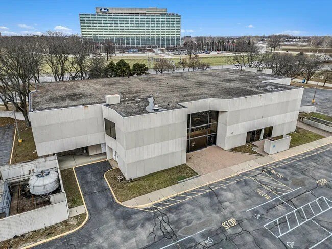 More Photos Of 17501 Michigan Ave, Dearborn Office For Sale