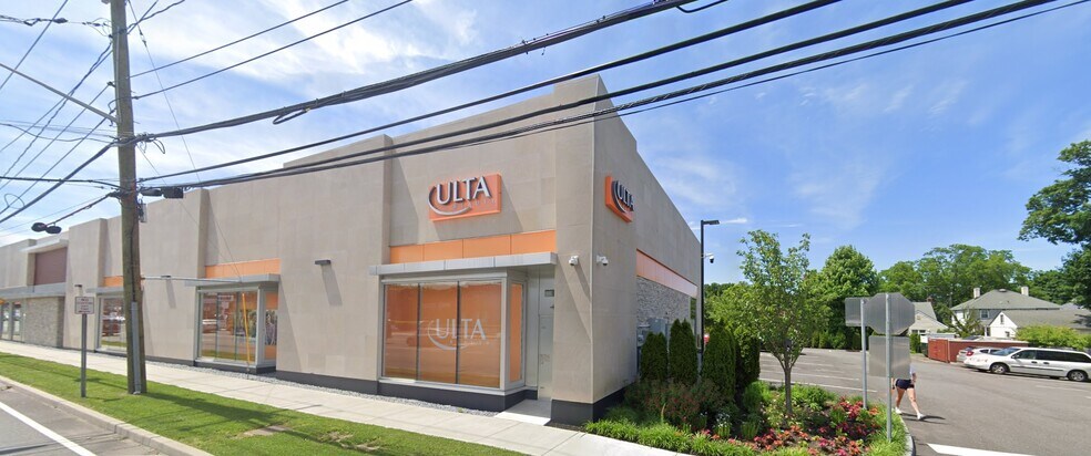 More Photos Of 30 Glen Cove Rd, Greenvale Storefront Retail Office For Lease