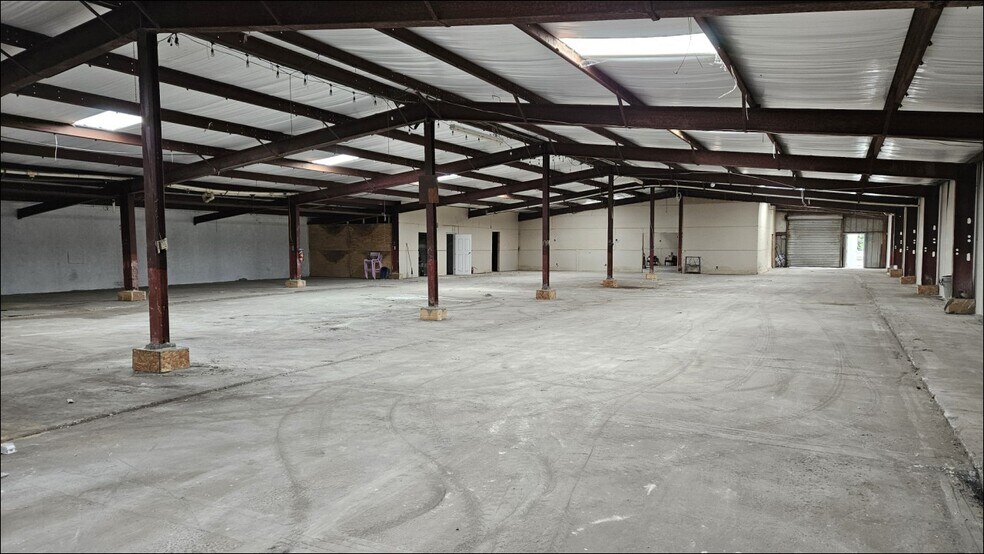 More Photos Of 12620 S US Hwy 41, Gibsonton Distribution For Sale