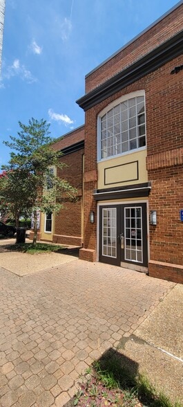 More Photos Of 7 W Queens Way, Hampton Medical For Lease