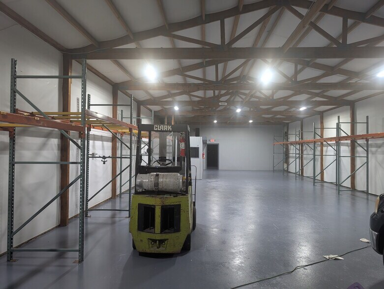 More Photos Of 2540 Morningside Dr, West Columbia Industrial For Lease