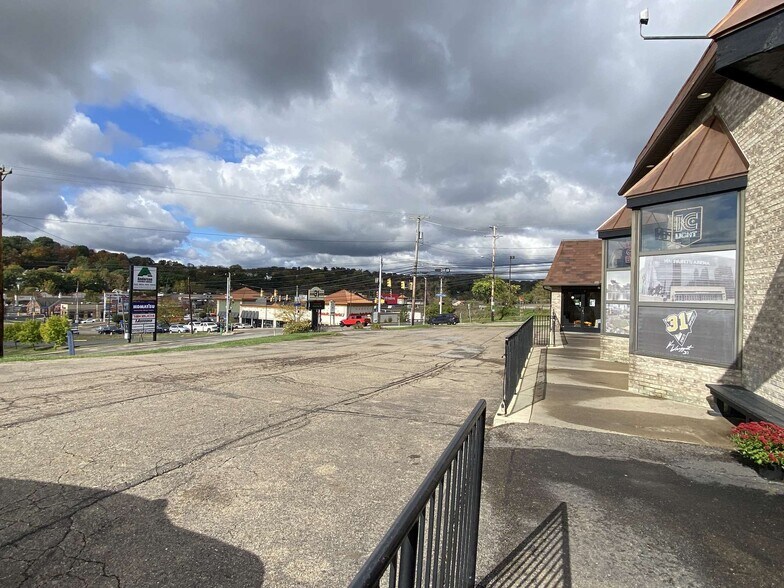 More Photos Of 1020 Washington Pike, Bridgeville Bar For Lease
