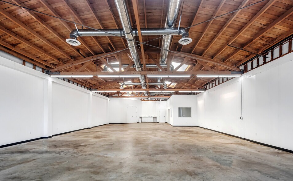 More Photos Of 1939 S Santa Fe Ave, Los Angeles Showroom For Lease