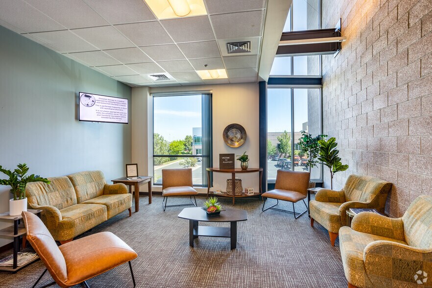 More Photos Of 991 Southpark Dr, Littleton Office For Sale