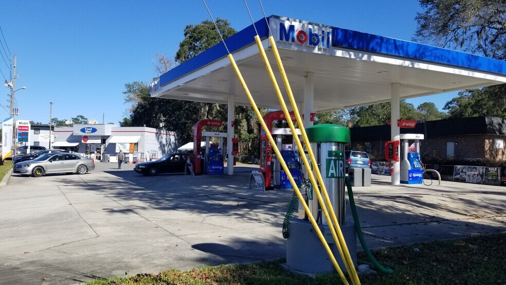 More Photos Of 717 S Broad St, Brooksville Service Station For Sale