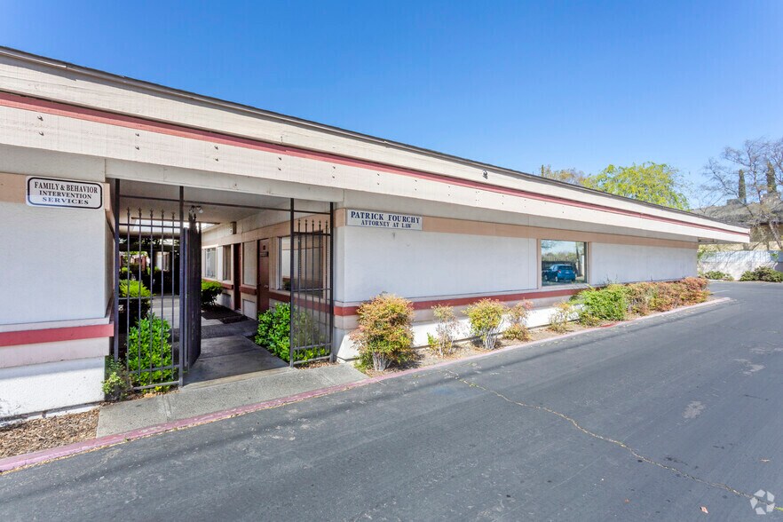 More Photos Of 3710-3798 N 1st St, Fresno Medical For Lease