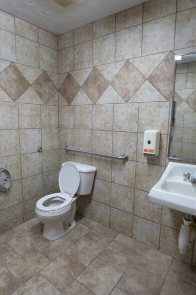 More Photos Of 6280 Highway 281, Three Rivers Fast Food For Sale