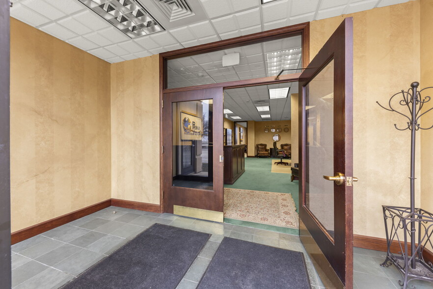 More Photos Of 10S660 Kingery Hwy, Willowbrook Office For Sale