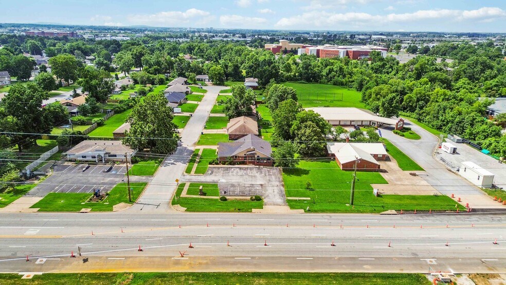 More Photos Of 1412 Se 14th St, Bentonville Medical For Sale