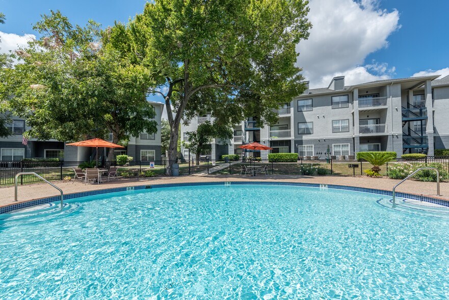 More Photos Of 1045 Sanger Ave, New Braunfels Apartments For Sale