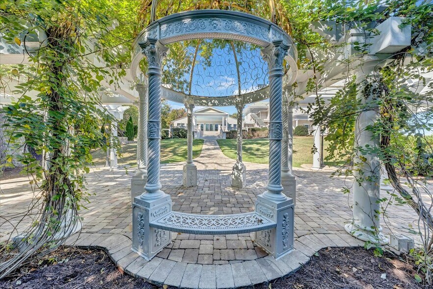 More Photos Of 812 E Main St, Bedford Lodge Meeting Hall For Sale