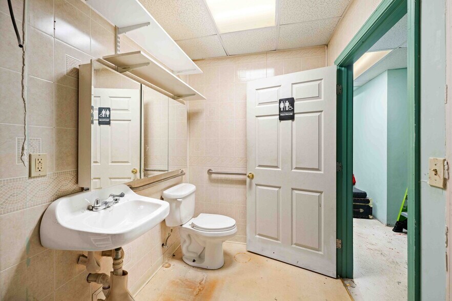 More Photos Of 191 2nd Ave, Warwick Warehouse For Sale